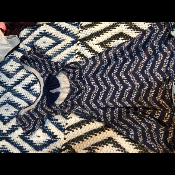 DRESSES AND SHOES - Picture 4 of 4